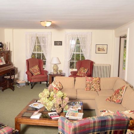 Windflower Inn Грейт-Баррингтон Экстерьер фото