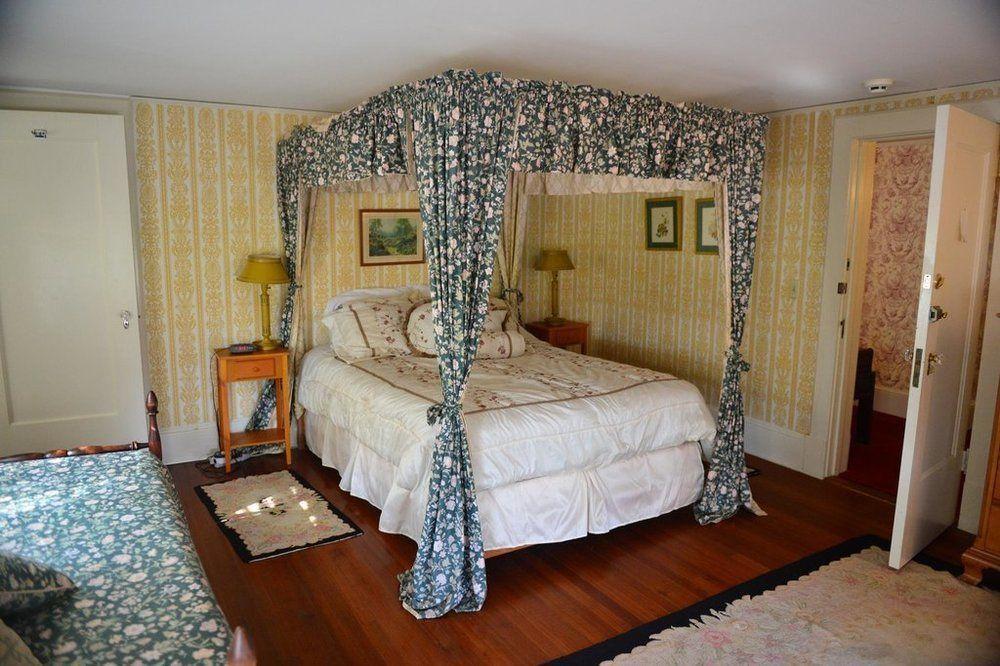 Windflower Inn Грейт-Баррингтон Экстерьер фото