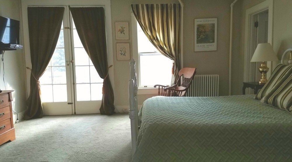 Windflower Inn Грейт-Баррингтон Экстерьер фото