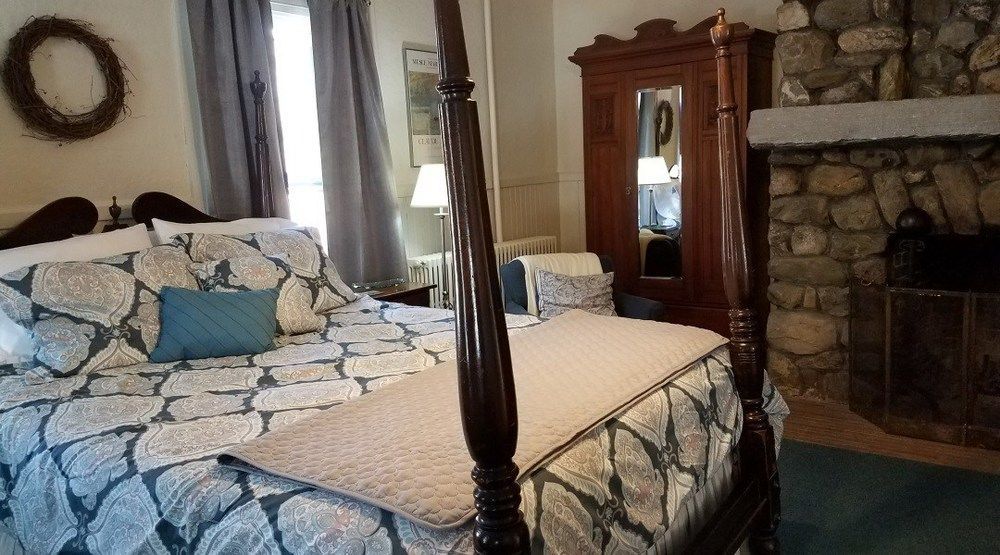 Windflower Inn Грейт-Баррингтон Экстерьер фото