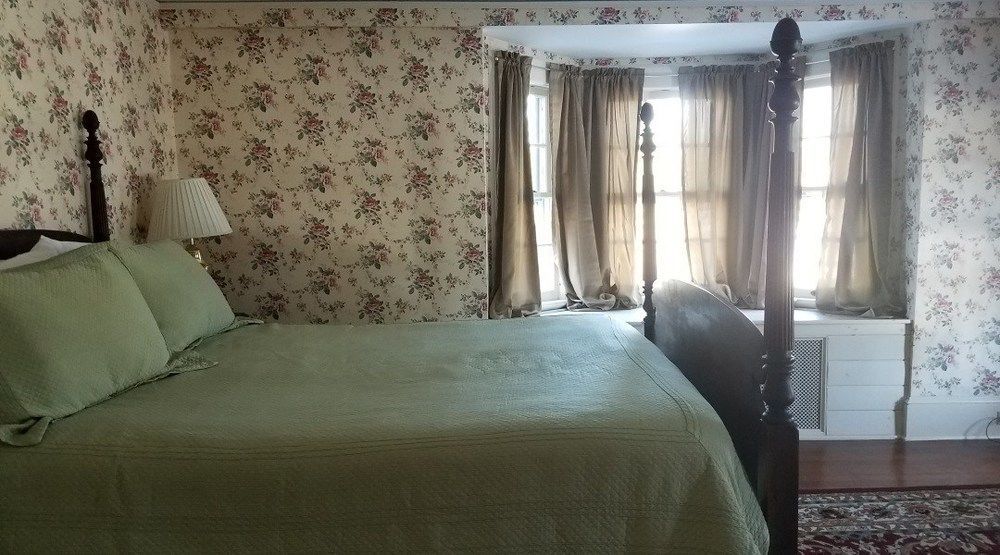 Windflower Inn Грейт-Баррингтон Экстерьер фото