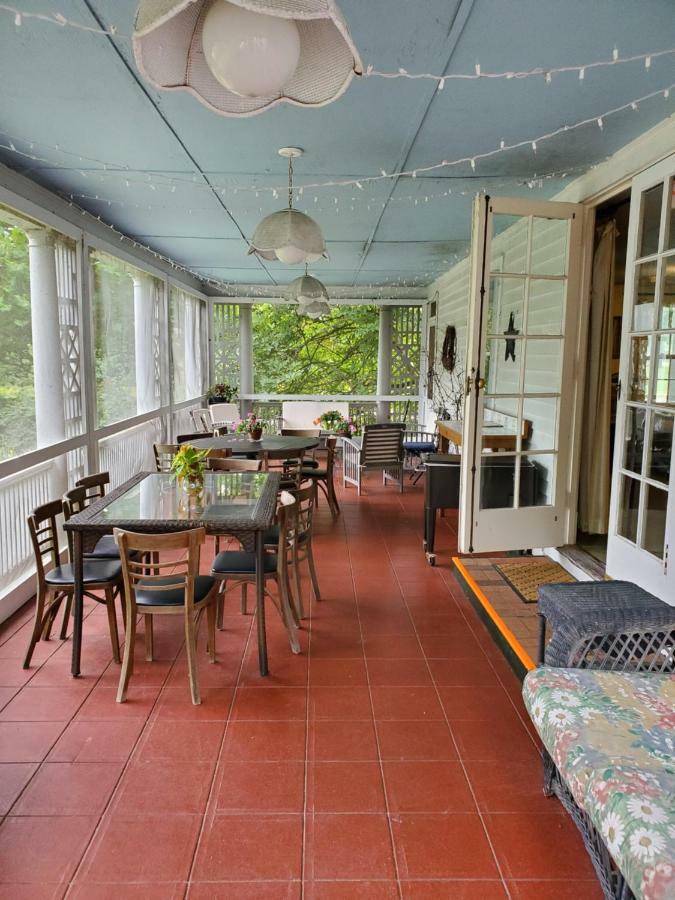 Windflower Inn Грейт-Баррингтон Экстерьер фото