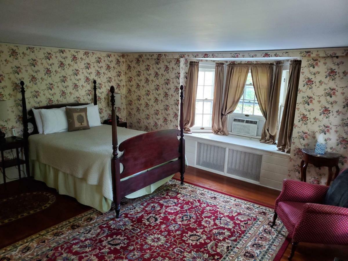 Windflower Inn Грейт-Баррингтон Экстерьер фото