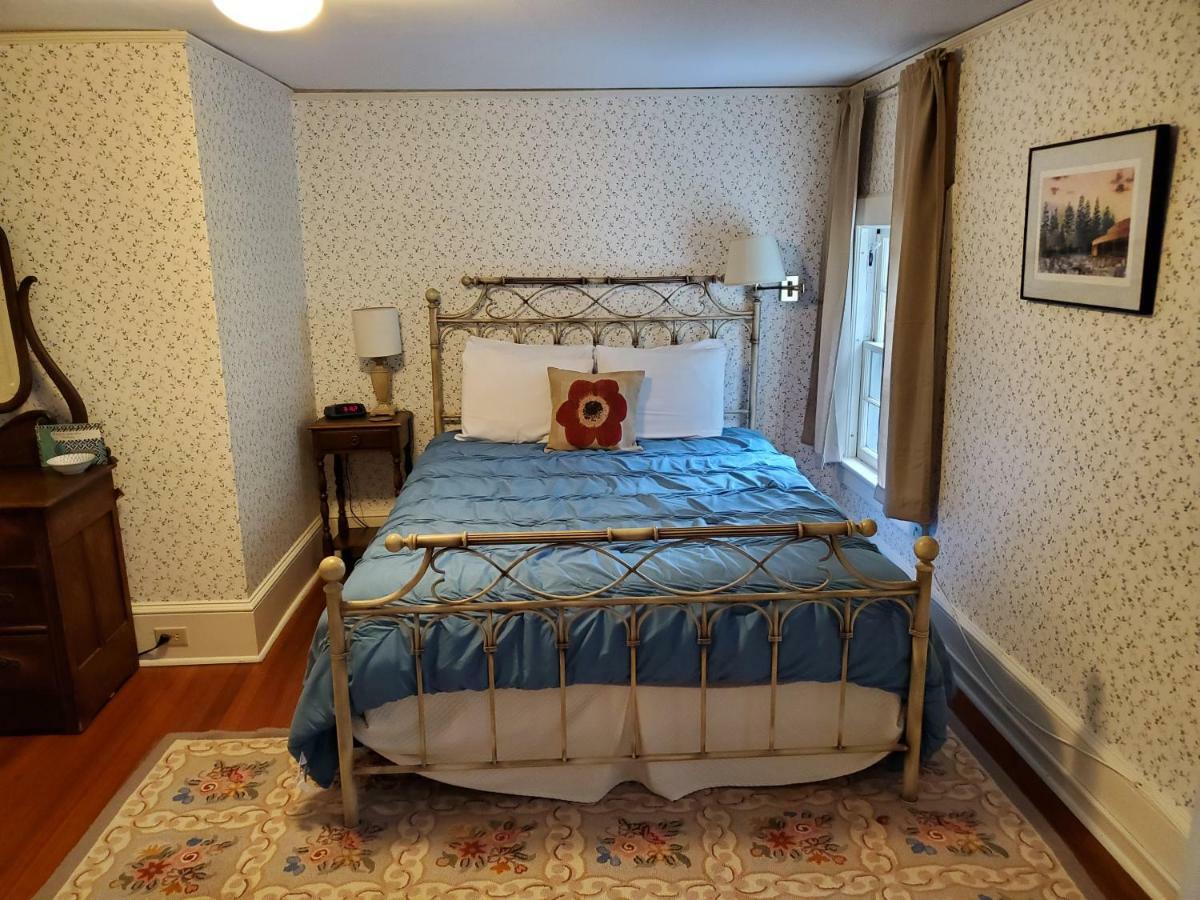 Windflower Inn Грейт-Баррингтон Экстерьер фото