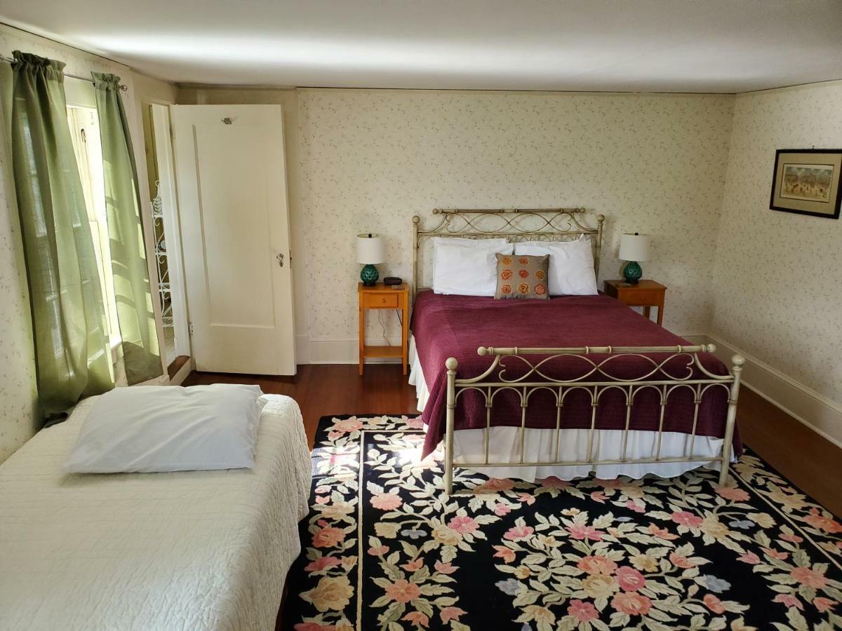Windflower Inn Грейт-Баррингтон Экстерьер фото
