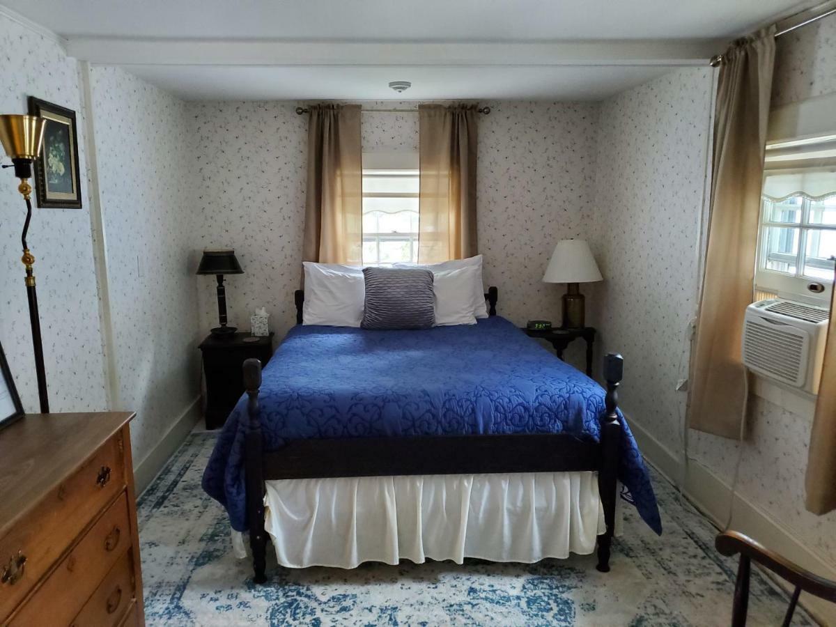 Windflower Inn Грейт-Баррингтон Экстерьер фото